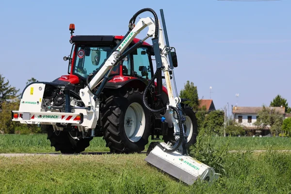 Professional rear-mounted brush cutter arm with Trusty Hymach Evidenza telescopic tip