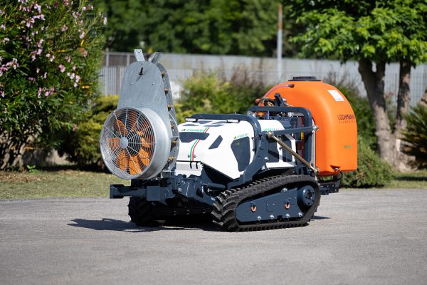 The sprayer for tool-carrying robots is designed for plant protection treatments in vineyards, orchards, and specialty crops.
