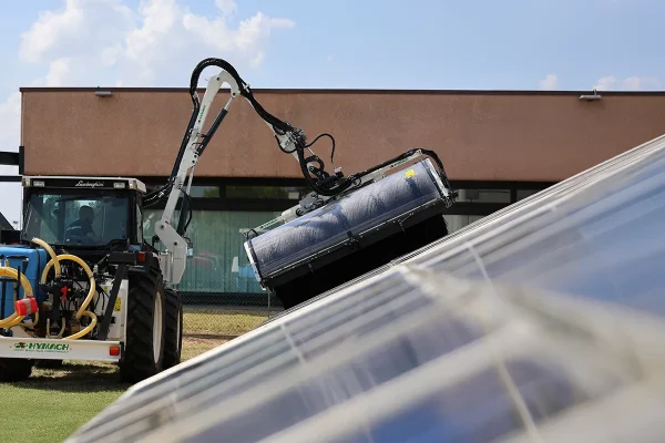 SolarClean Cleaning Machine for Photovoltaic and Solar Panels Hymach 4