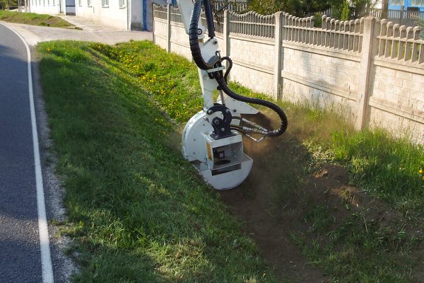 Rotofossi, a machine for maintaining and cleaning ditch beds