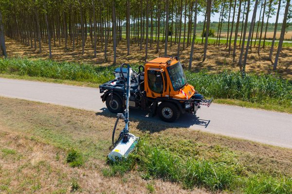 Braccio decespugliatore articolato per applicazione scarrabile su pianale di autocarro talent double hymach Braccio decespugliatore articolato per applicazione scarrabile su pianale di autocarro talent double hymach